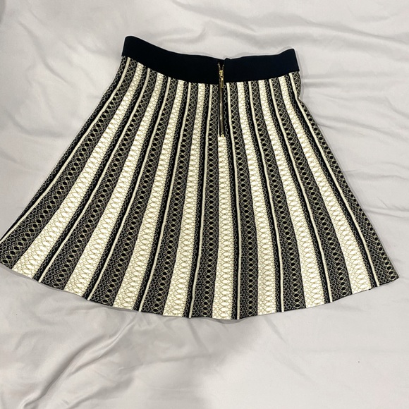 BEBE skirt - Picture 2 of 4